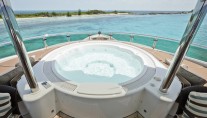 Yacht AMARULA SUN -   Jacuzzi on the Sundeck